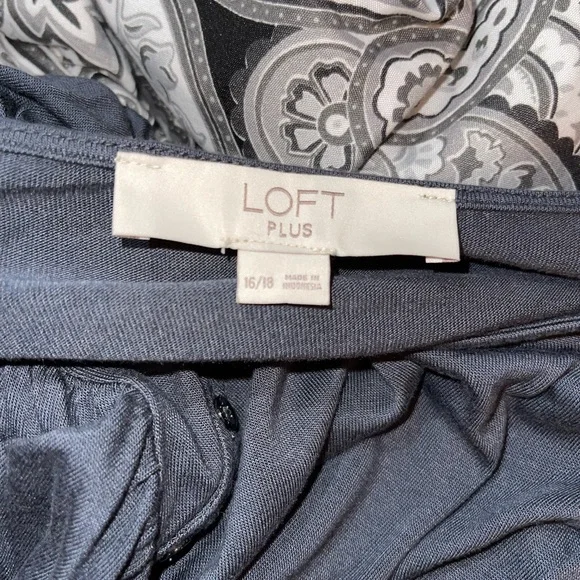 The loft curve flutter sleeve blouse - Picture 4 of 4